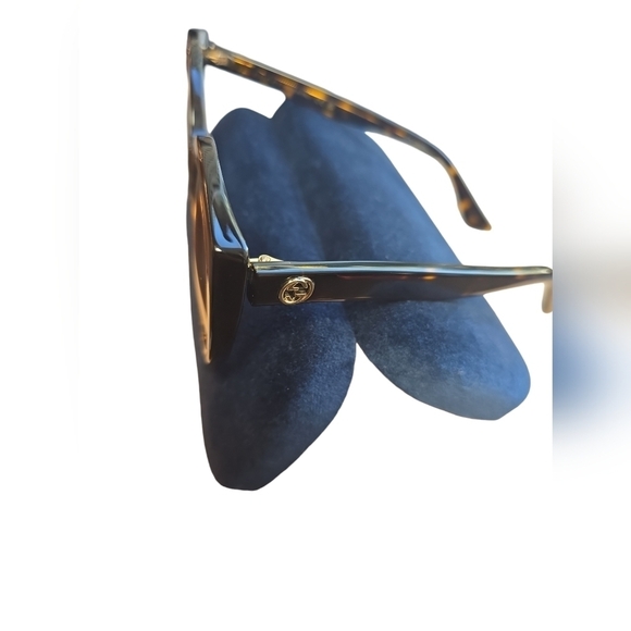 *NWOT* Gucci Sunglasses slight cat eye - Picture 4 of 6